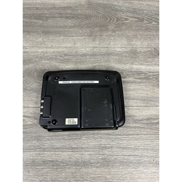 RCA DRC99371EB Portable DVD, CD and JPG Player w/ Charger Needs New Battery - Picture 6 of 7
